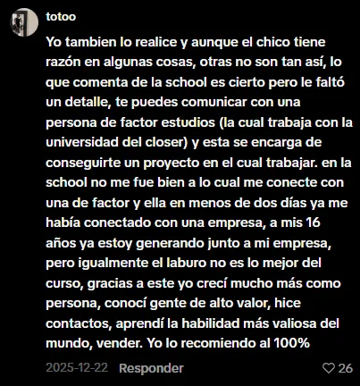 Comentario de un estudiante que consiguió una empresa rápidamente y recomienda la Universidad del Closer pese a algunas críticas.